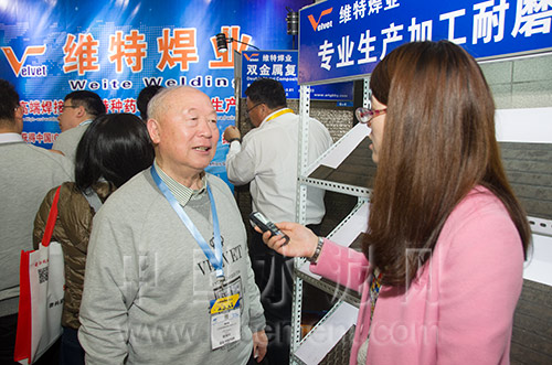 公司总裁、博士生导师梁东图在接受中国水泥网记者采访