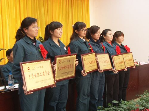 昆钢水泥建材集团女工委被评为云南省“工会女职工工作示范单位”称号