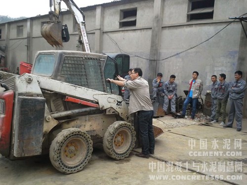 芜湖山猫举办第八次筑炉机械技术培训会