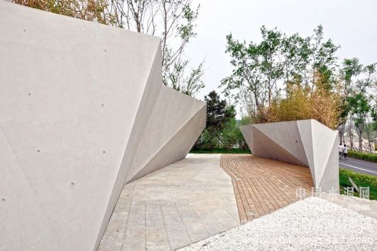 北京混凝土凹陷花园 一个多维空间中的游戏