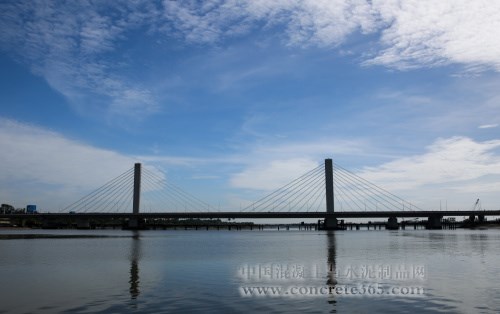 中国公司承建东非最大斜拉式跨海大桥通车
